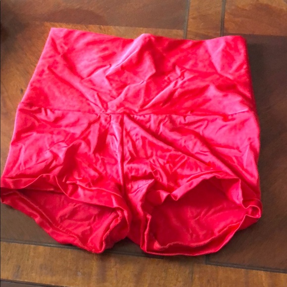 Red high waisted dance shorts - Picture 1 of 1